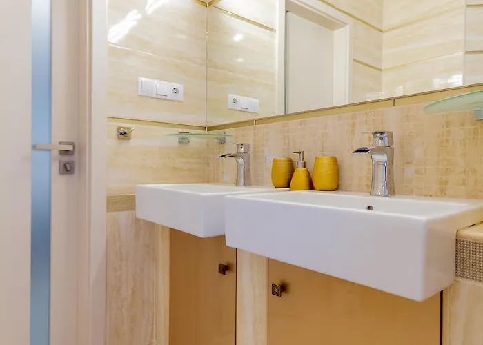 Luxury With Balcony And Sauna Apartamento