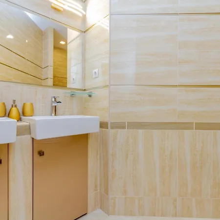 Luxury With Balcony And Sauna