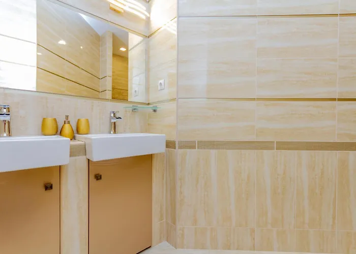 Luxury With Balcony And Sauna