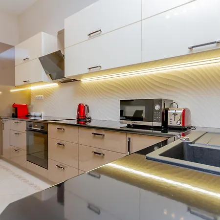 Luxury With Balcony And Sauna Apartment *