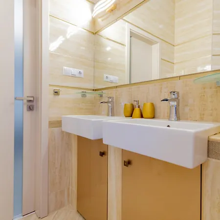 Luxury With Balcony And Sauna Apartment