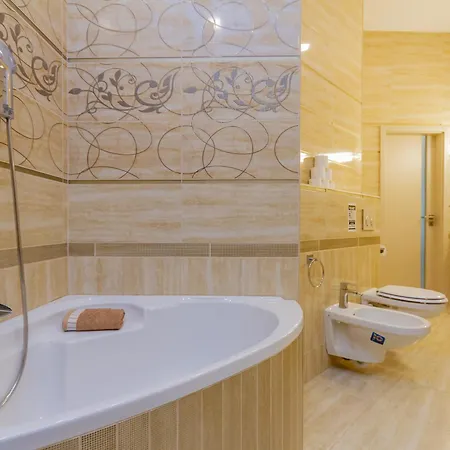 Luxury With Balcony And Sauna