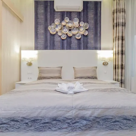 Luxury With Balcony And Sauna Apartman