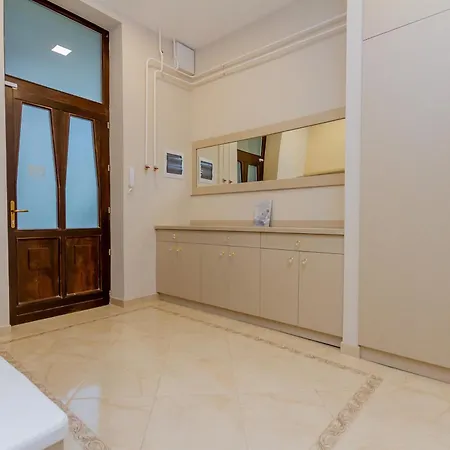 Luxury With Balcony And Sauna Apartment *